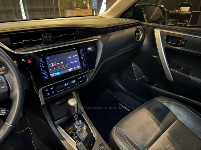 TOYOTA - COROLLA - 2018/2018 - Branca - R$ 109.900,00