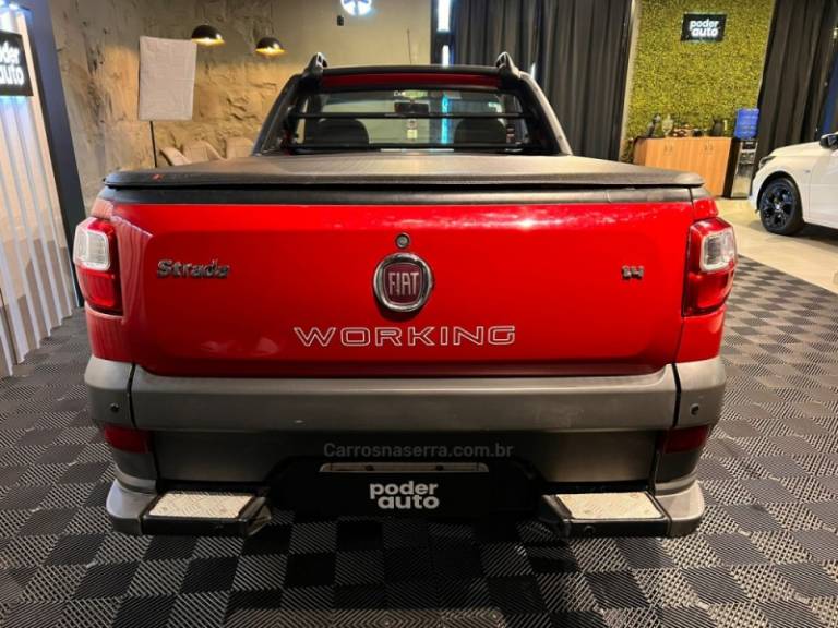FIAT - STRADA - 2015/2015 - Vermelha - R$ 47.900,00