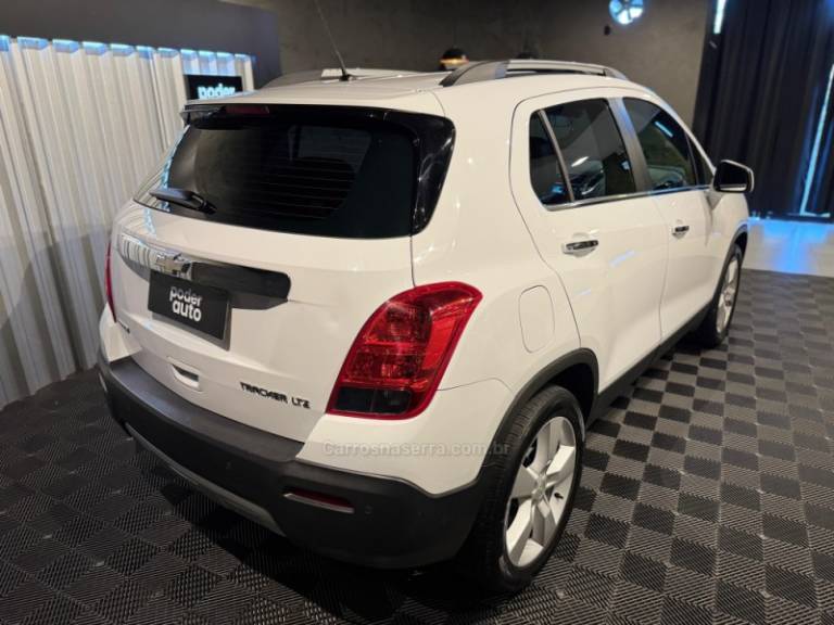 CHEVROLET - TRACKER - 2014/2014 - Branca - R$ 75.900,00