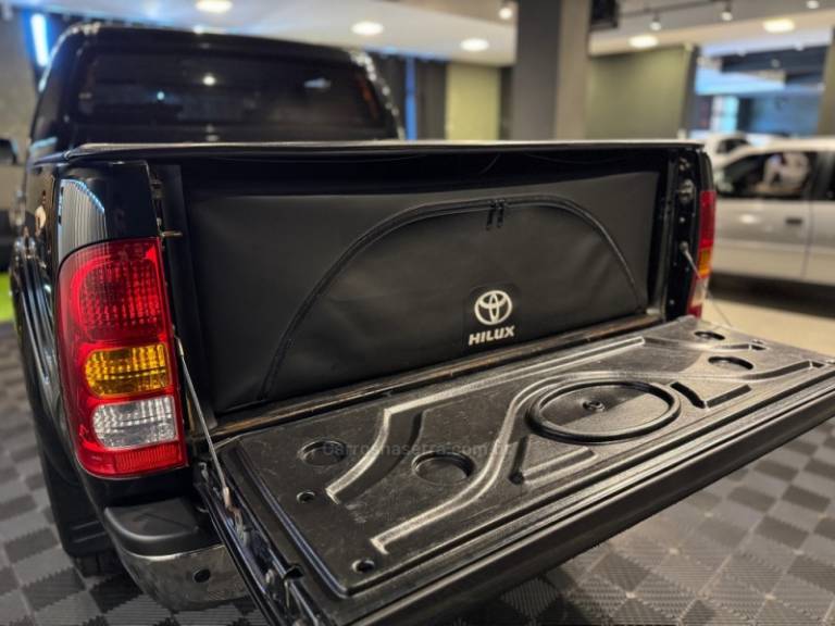TOYOTA - HILUX - 2007/2007 - Preta - R$ 105.900,00