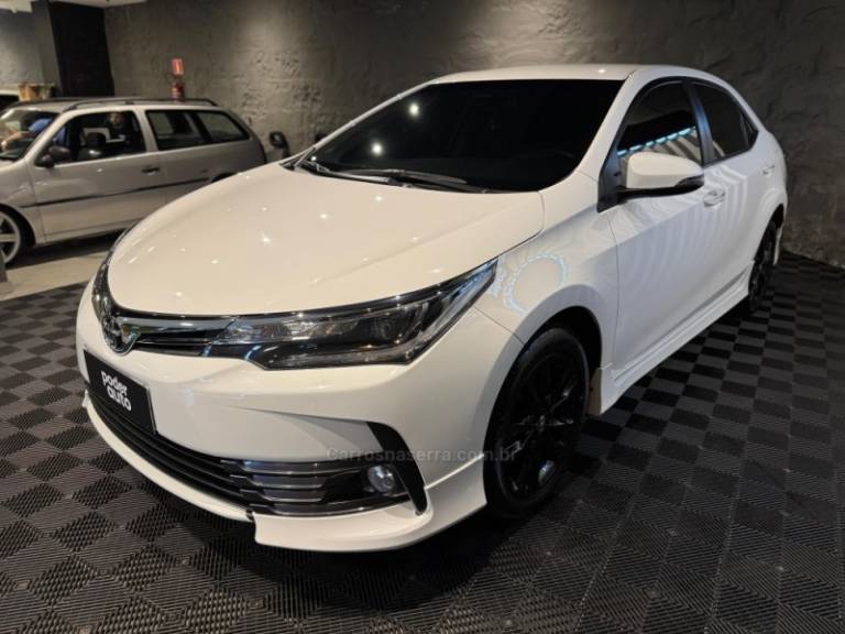 TOYOTA - COROLLA - 2018/2018 - Branca - R$ 109.900,00