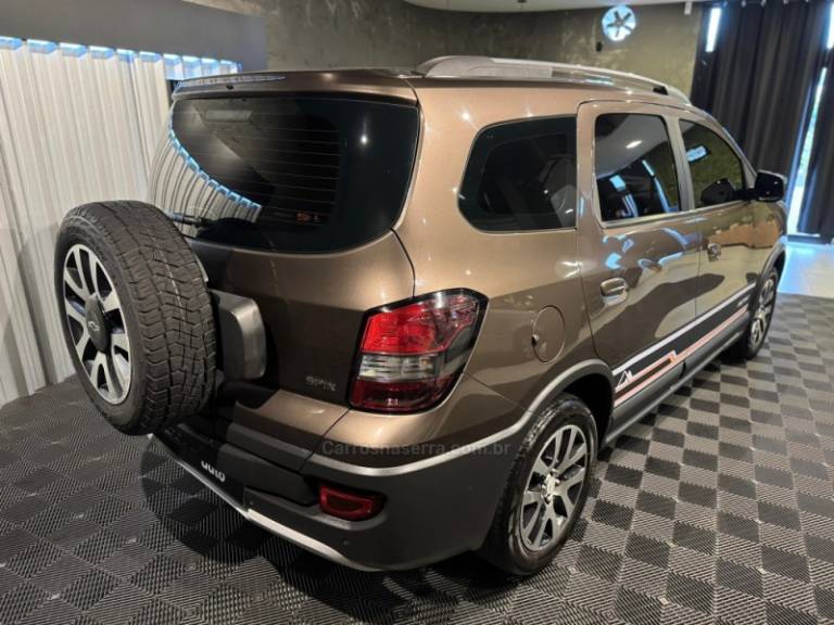 CHEVROLET - SPIN - 2016/2016 - Marrom - R$ 50.900,00