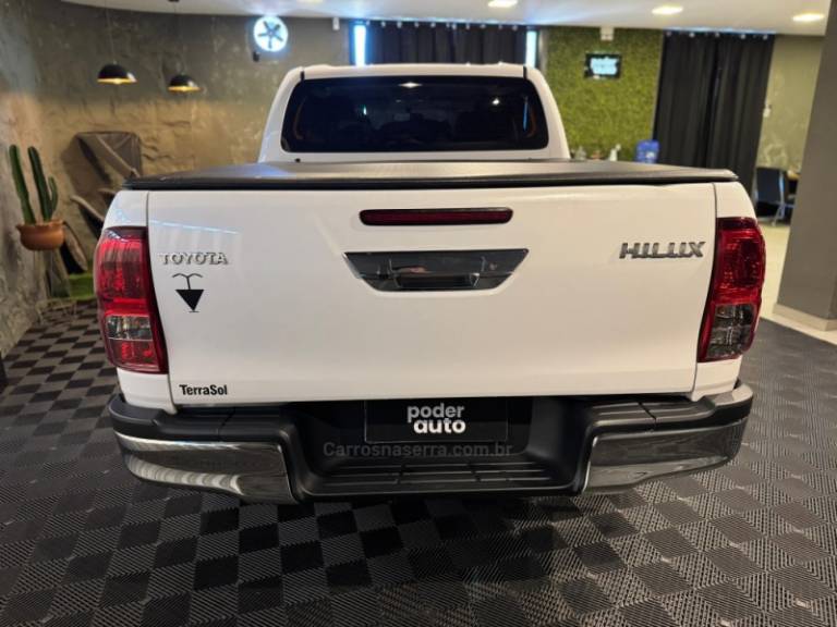 TOYOTA - HILUX - 2019/2019 - Branca - R$ 180.900,00
