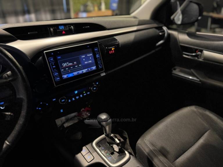 TOYOTA - HILUX - 2019/2019 - Branca - R$ 180.900,00