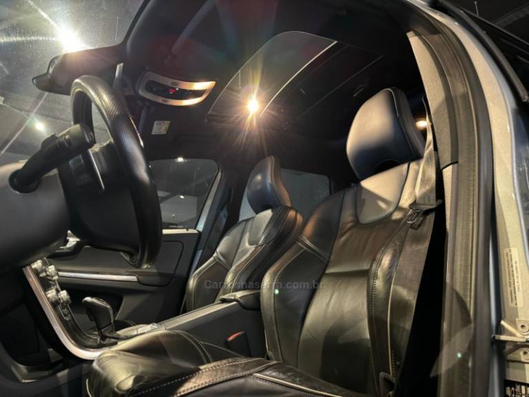 VOLVO - XC60 - 2016/2016 - Prata - R$ 104.900,00