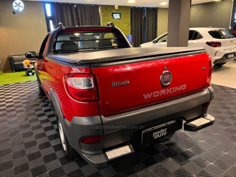 FIAT - STRADA - 2015/2015 - Vermelha - R$ 47.900,00