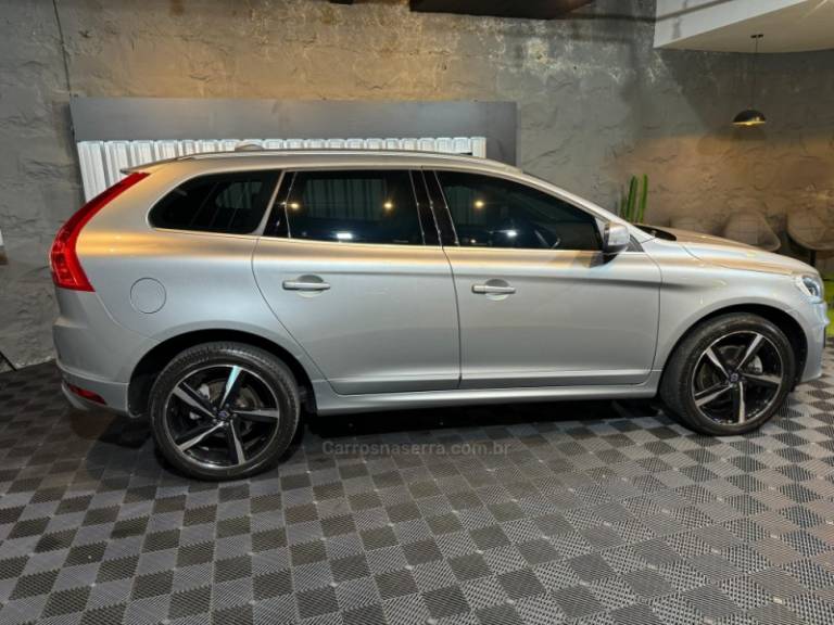 VOLVO - XC60 - 2016/2016 - Prata - R$ 104.900,00