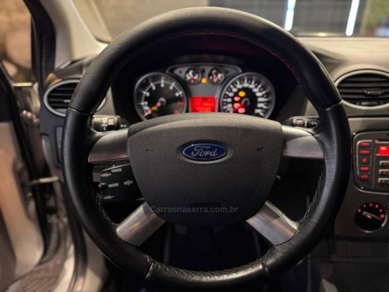 FORD - FOCUS - 2012/2012 - Prata - R$ 42.900,00