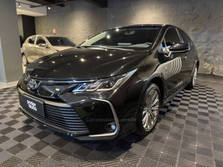 TOYOTA - COROLLA - 2022/2022 - Preta - R$ 134.900,00