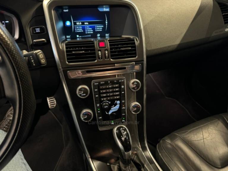 VOLVO - XC60 - 2016/2016 - Prata - R$ 104.900,00