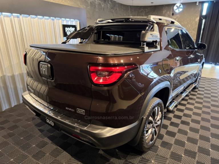 FIAT - TORO - 2022/2022 - Vinho - R$ 148.900,00