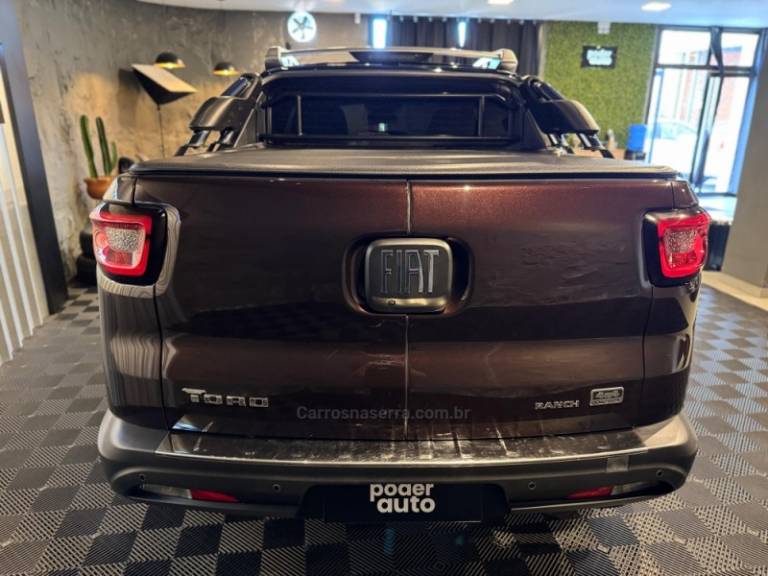 FIAT - TORO - 2022/2022 - Vinho - R$ 148.900,00