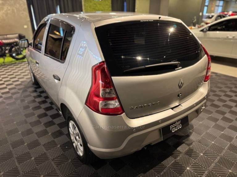 RENAULT - SANDERO - 2012/2012 - Prata - R$ 33.900,00