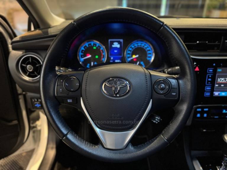 TOYOTA - COROLLA - 2018/2018 - Branca - R$ 109.900,00