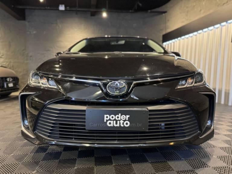 TOYOTA - COROLLA - 2022/2022 - Preta - R$ 134.900,00