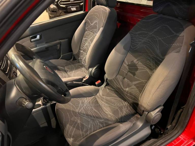 FIAT - STRADA - 2015/2015 - Vermelha - R$ 47.900,00