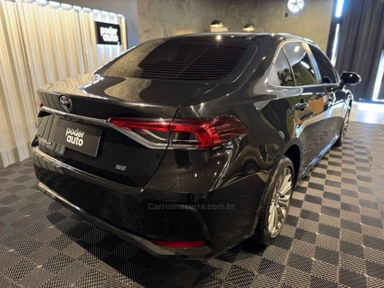 TOYOTA - COROLLA - 2022/2022 - Preta - R$ 134.900,00