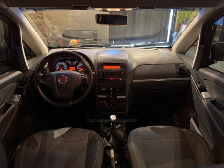 FIAT - IDEA - 2011/2011 - Prata - R$ 34.900,00