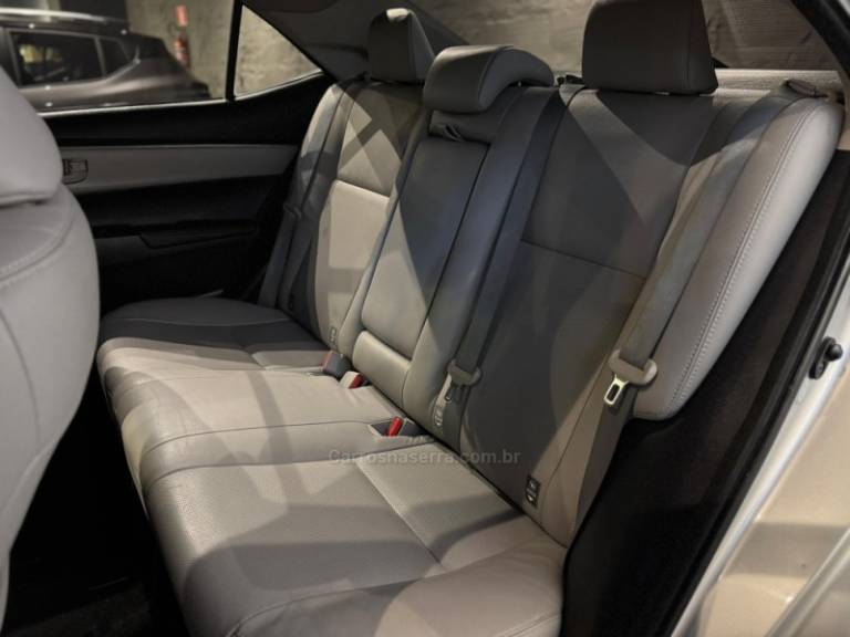TOYOTA - COROLLA - 2015/2015 - Prata - R$ 87.900,00