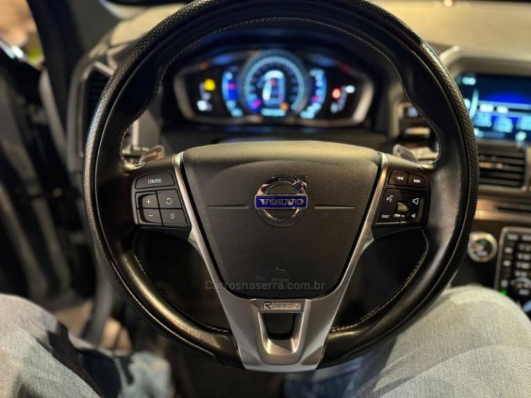 VOLVO - XC60 - 2016/2016 - Prata - R$ 104.900,00