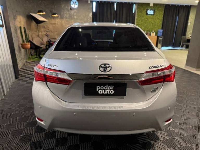 TOYOTA - COROLLA - 2015/2015 - Prata - R$ 87.900,00