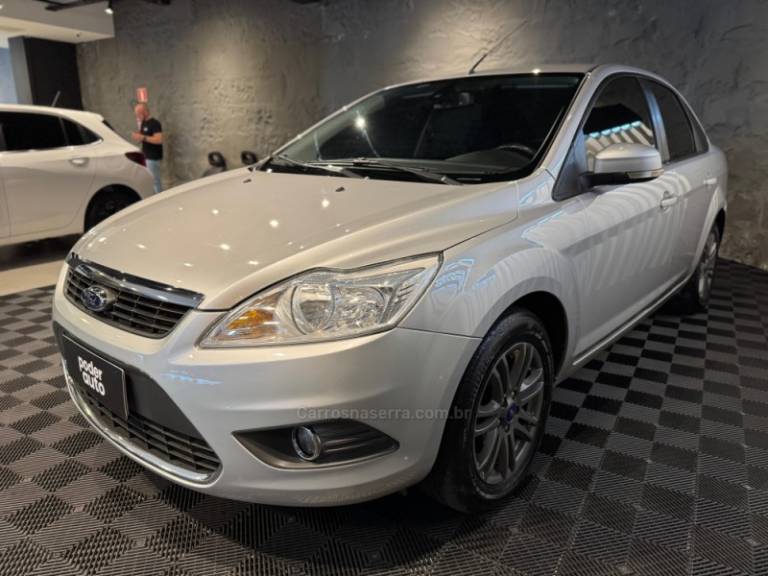 FORD - FOCUS - 2012/2012 - Prata - R$ 42.900,00