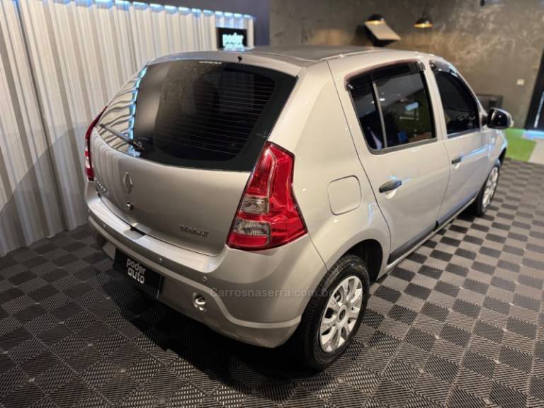 RENAULT - SANDERO - 2012/2012 - Prata - R$ 33.900,00