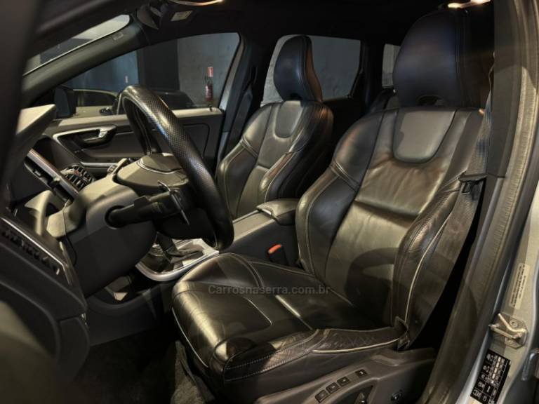 VOLVO - XC60 - 2016/2016 - Prata - R$ 104.900,00