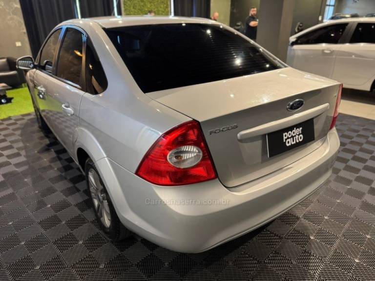 FORD - FOCUS - 2012/2012 - Prata - R$ 42.900,00