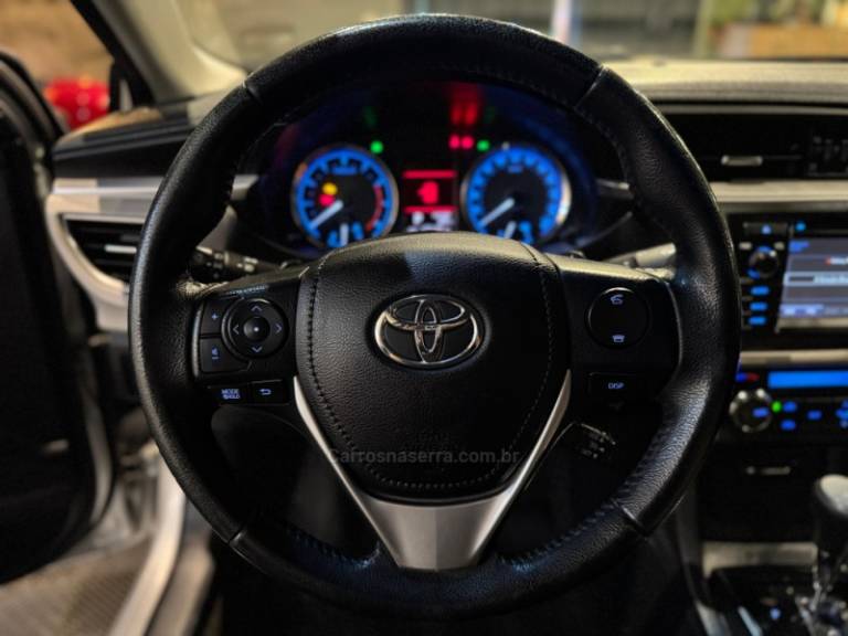 TOYOTA - COROLLA - 2015/2015 - Prata - R$ 87.900,00