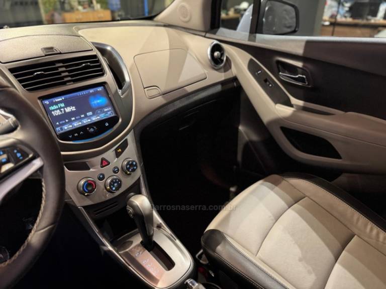 CHEVROLET - TRACKER - 2014/2014 - Branca - R$ 75.900,00