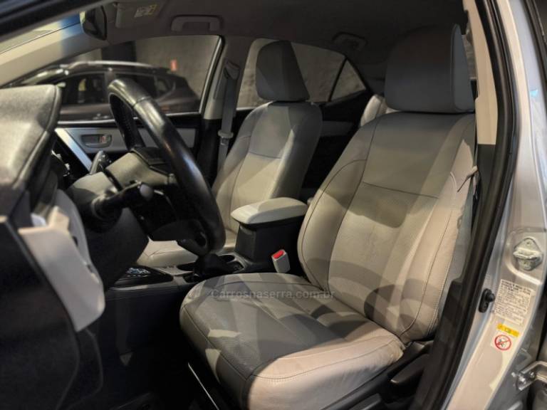 TOYOTA - COROLLA - 2015/2015 - Prata - R$ 87.900,00