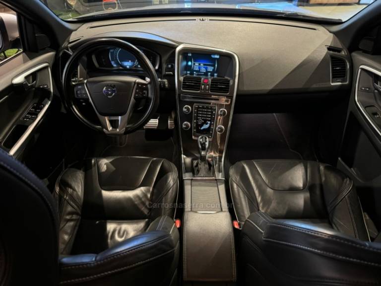 VOLVO - XC60 - 2016/2016 - Prata - R$ 104.900,00