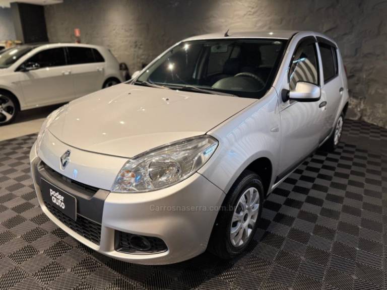 RENAULT - SANDERO - 2012/2012 - Prata - R$ 33.900,00