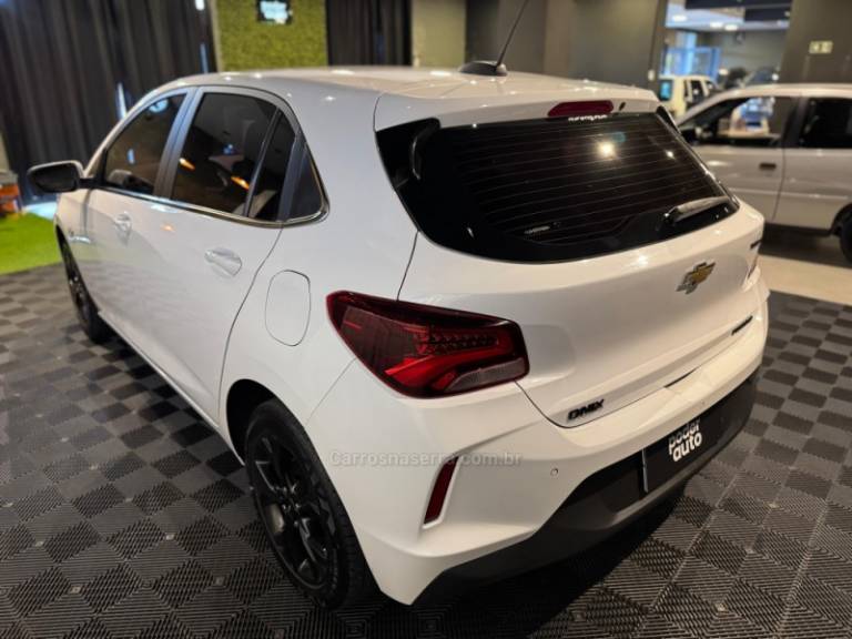 CHEVROLET - ONIX - 2020/2020 - Branca - R$ 74.900,00