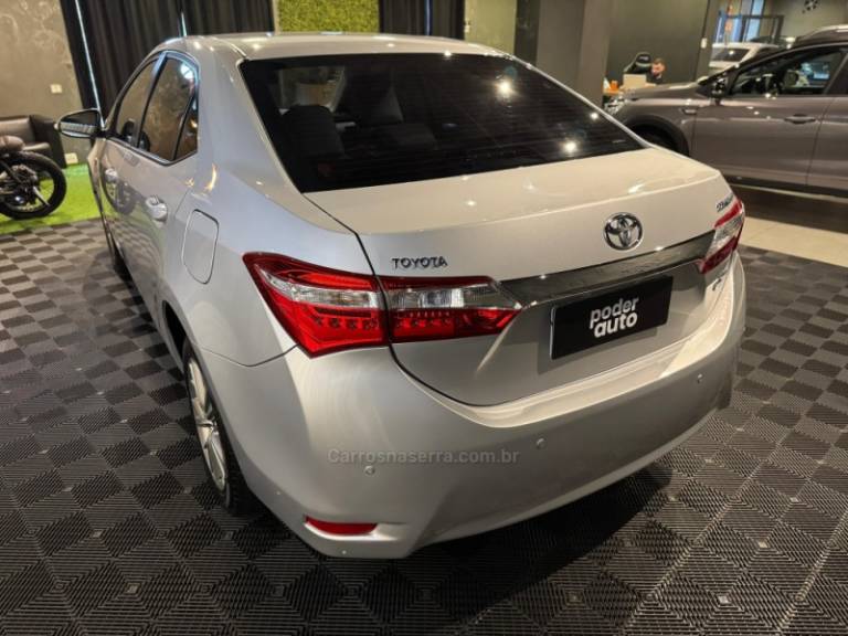 TOYOTA - COROLLA - 2015/2015 - Prata - R$ 87.900,00