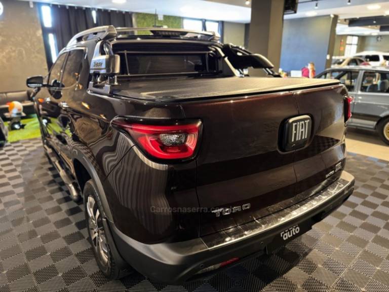 FIAT - TORO - 2022/2022 - Vinho - R$ 148.900,00