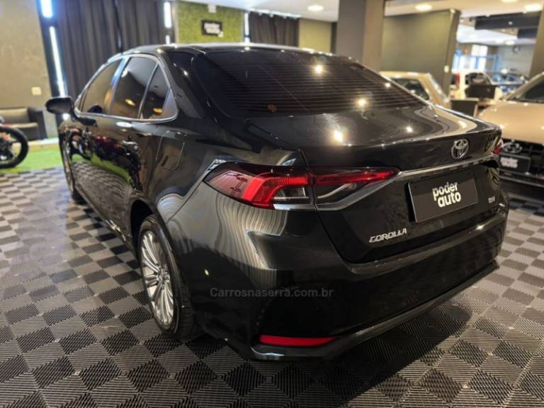 TOYOTA - COROLLA - 2022/2022 - Preta - R$ 134.900,00