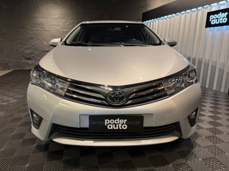 TOYOTA - COROLLA - 2015/2015 - Prata - R$ 87.900,00