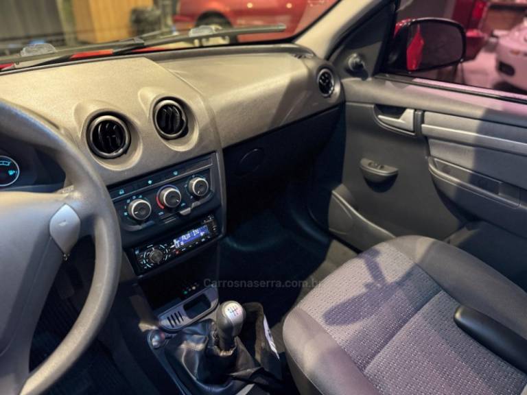 CHEVROLET - CELTA - 2014/2014 - Vermelha - R$ 35.900,00