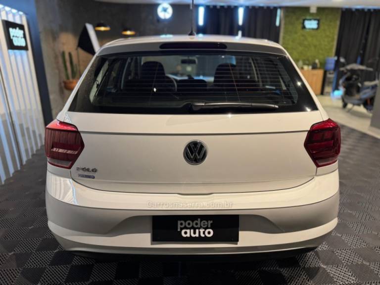 VOLKSWAGEN - POLO - 2021/2021 - Branca - R$ 68.900,00