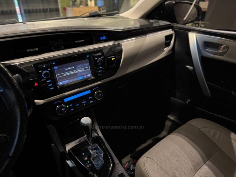 TOYOTA - COROLLA - 2015/2015 - Prata - R$ 87.900,00