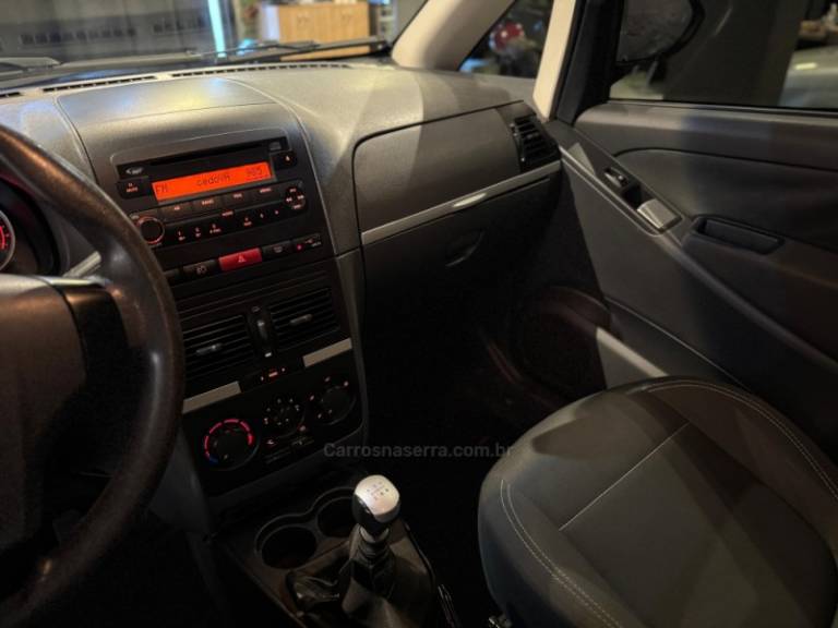 FIAT - IDEA - 2011/2011 - Prata - R$ 34.900,00