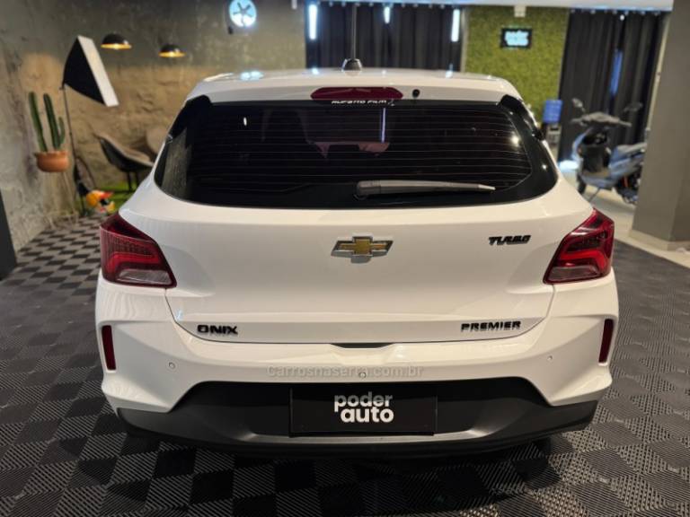 CHEVROLET - ONIX - 2020/2020 - Branca - R$ 74.900,00