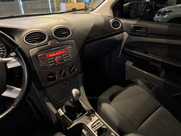 FORD - FOCUS - 2012/2012 - Prata - R$ 42.900,00