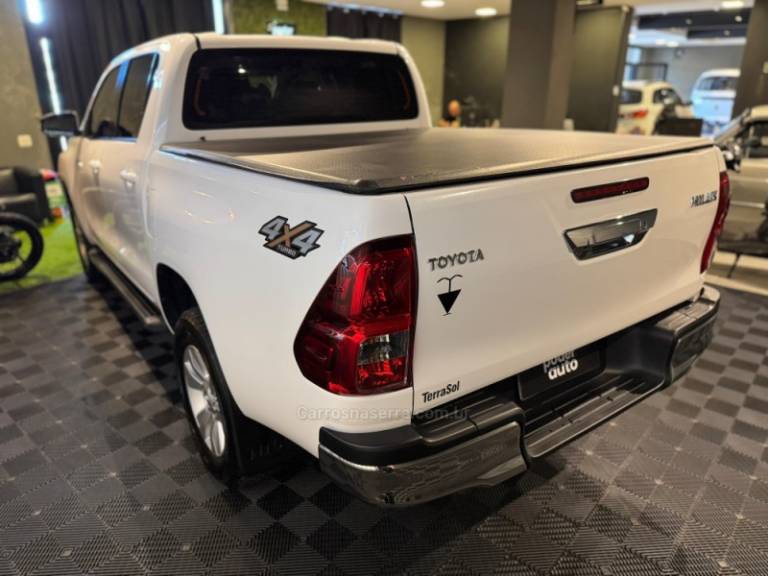 TOYOTA - HILUX - 2019/2019 - Branca - R$ 180.900,00
