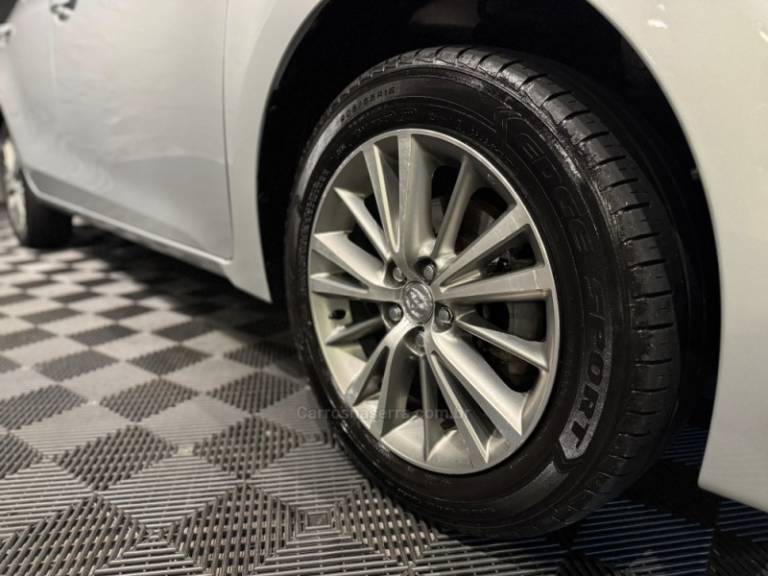 TOYOTA - COROLLA - 2015/2015 - Prata - R$ 87.900,00