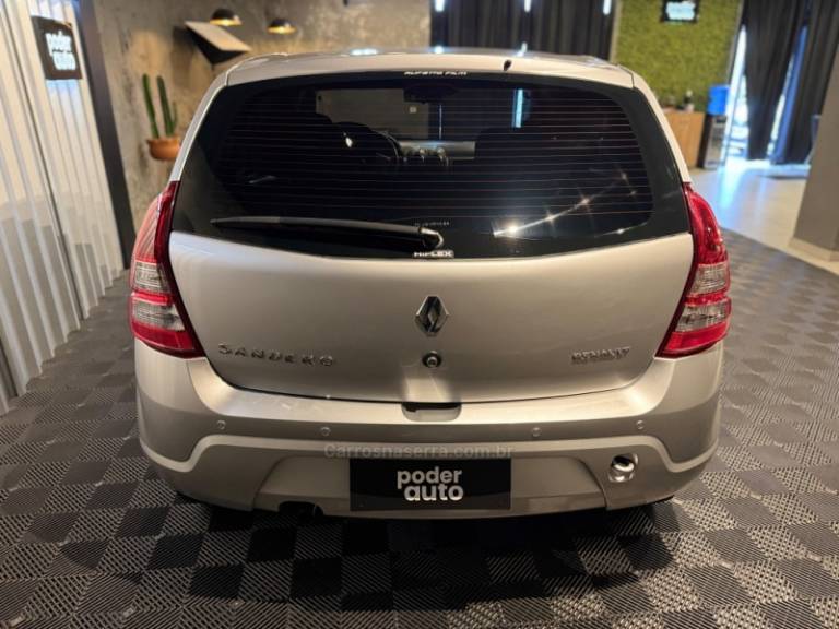 RENAULT - SANDERO - 2012/2012 - Prata - R$ 33.900,00