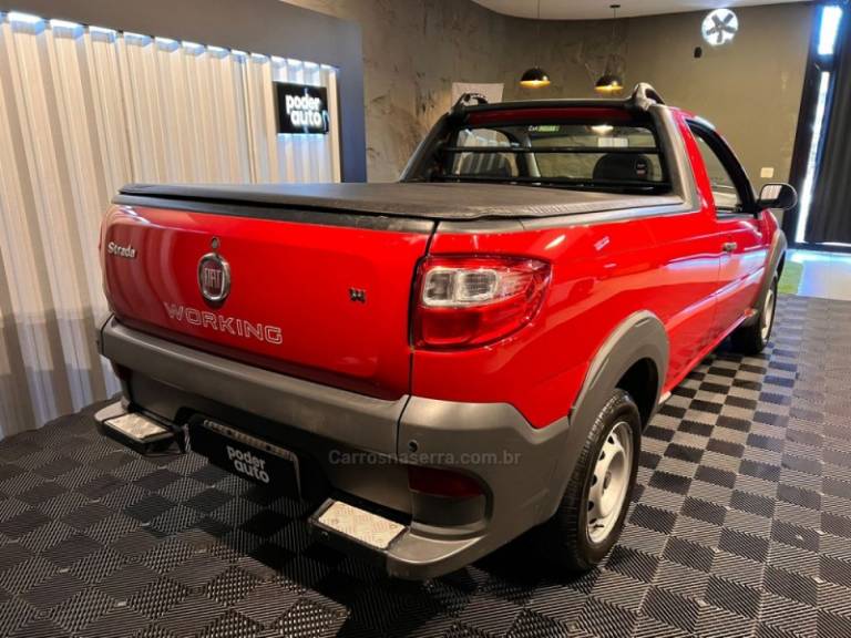 FIAT - STRADA - 2015/2015 - Vermelha - R$ 47.900,00