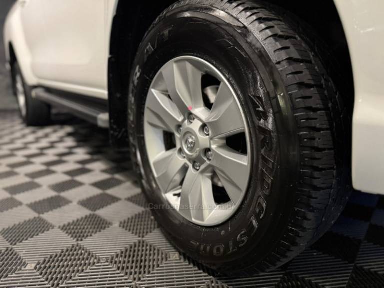 TOYOTA - HILUX - 2019/2019 - Branca - R$ 180.900,00